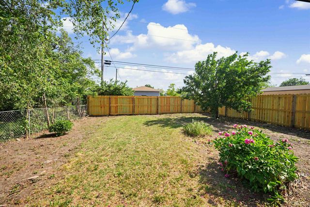 461 S Delaware Ave., Salina, KS 67401