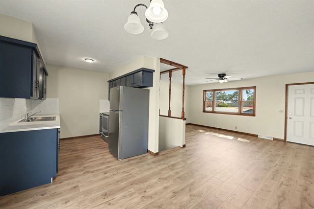 461 S Delaware Ave., Salina, KS 67401