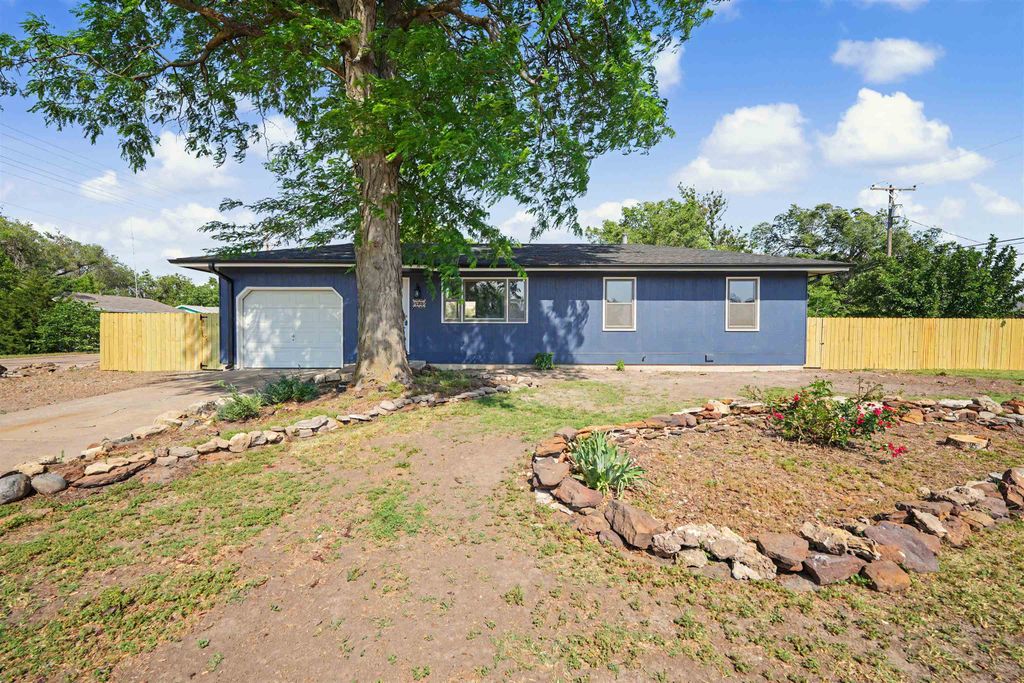 461 S Delaware Ave., Salina, KS 67401