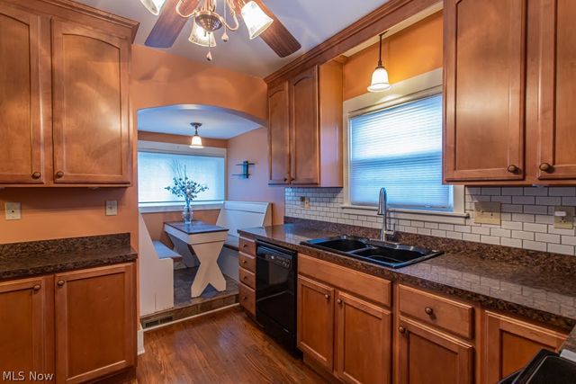 1218 Perkinswood Boulevard, Warren, OH 44484