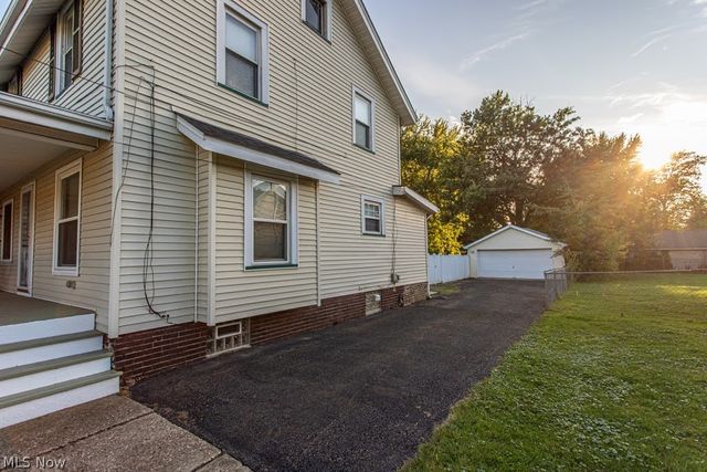 1218 Perkinswood Boulevard, Warren, OH 44484