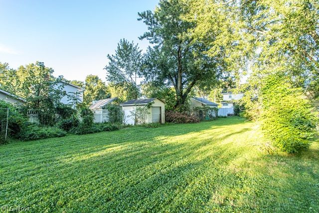 1218 Perkinswood Boulevard, Warren, OH 44484