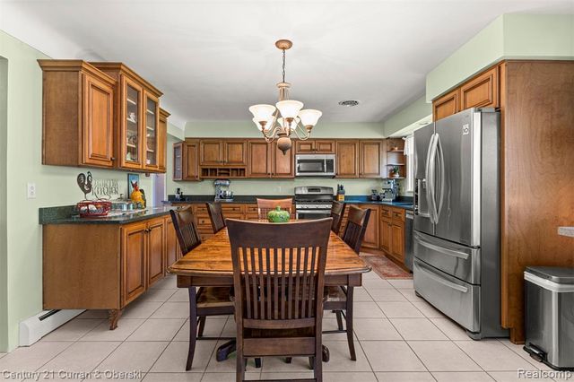 38894 S Huron Road, New Boston, MI 48164