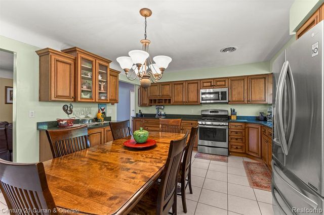 38894 S Huron Road, New Boston, MI 48164