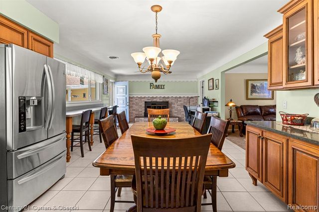 38894 S Huron Road, New Boston, MI 48164