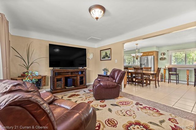 38894 S Huron Road, New Boston, MI 48164