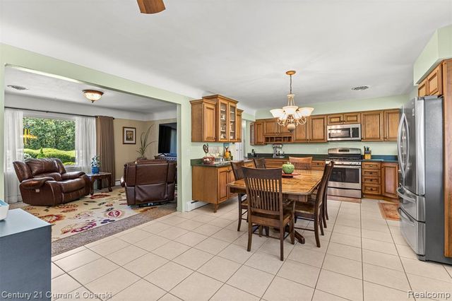 38894 S Huron Road, New Boston, MI 48164