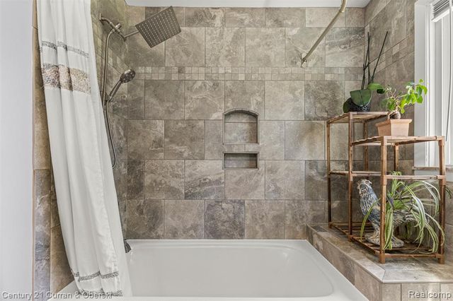 38894 S Huron Road, New Boston, MI 48164