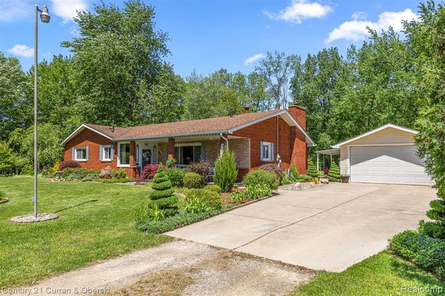 38894 S Huron Road, New Boston, MI 48164