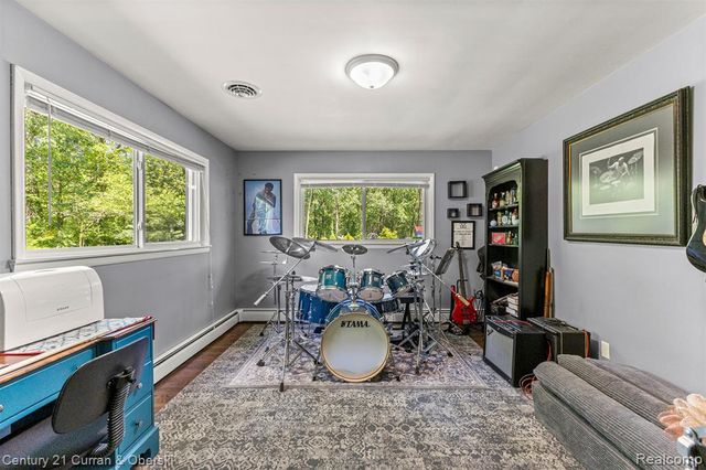 38894 S Huron Road, New Boston, MI 48164