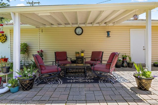 38894 S Huron Road, New Boston, MI 48164