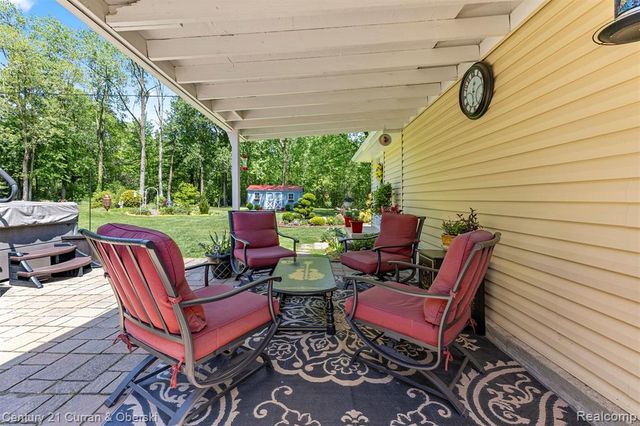 38894 S Huron Road, New Boston, MI 48164