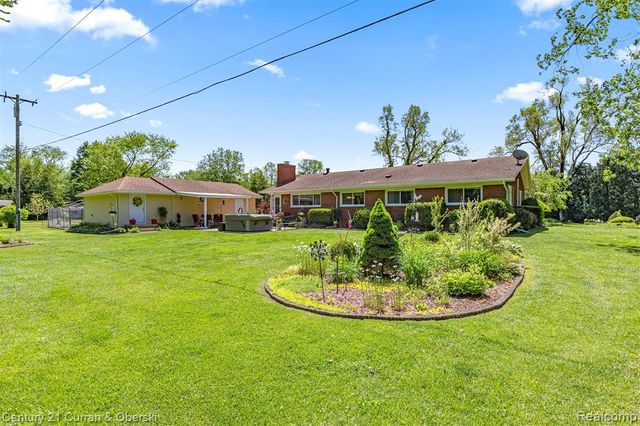 38894 S Huron Road, New Boston, MI 48164