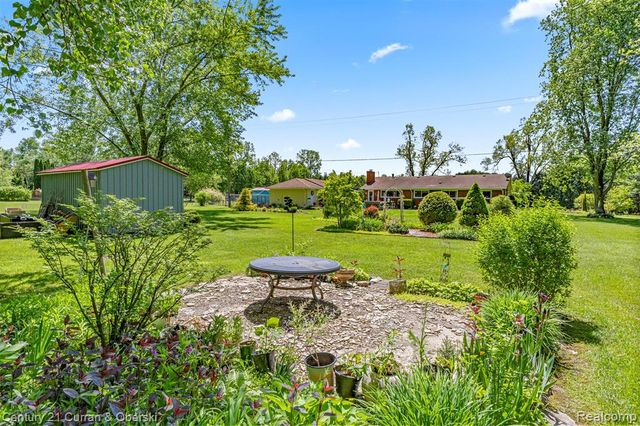 38894 S Huron Road, New Boston, MI 48164