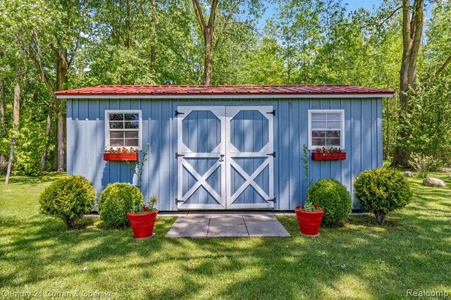38894 S Huron Road, New Boston, MI 48164