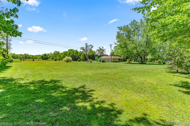 38894 S Huron Road, New Boston, MI 48164