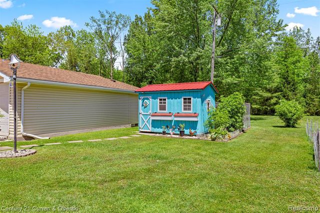 38894 S Huron Road, New Boston, MI 48164