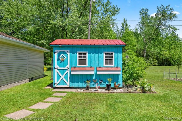 38894 S Huron Road, New Boston, MI 48164