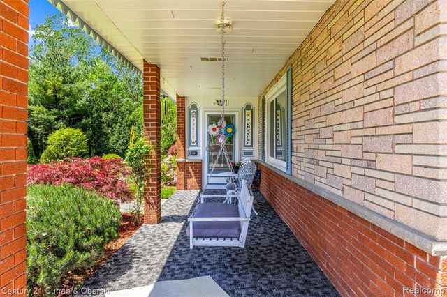 38894 S Huron Road, New Boston, MI 48164