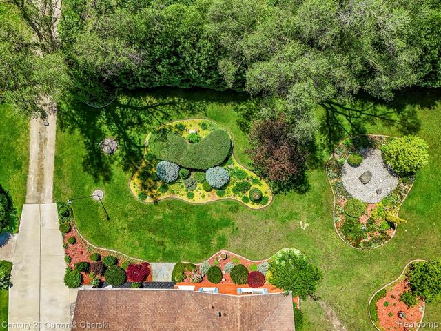 38894 S Huron Road, New Boston, MI 48164
