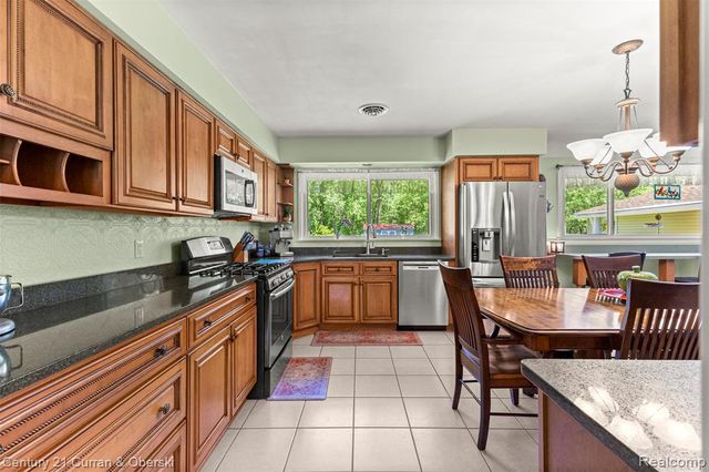 38894 S Huron Road, New Boston, MI 48164
