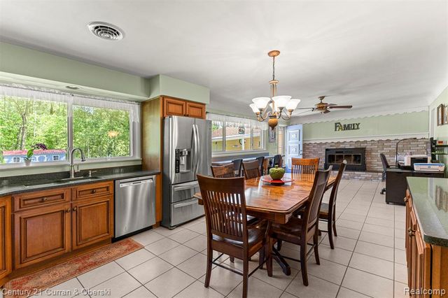 38894 S Huron Road, New Boston, MI 48164