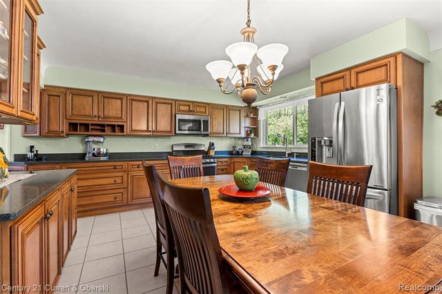 38894 S Huron Road, New Boston, MI 48164