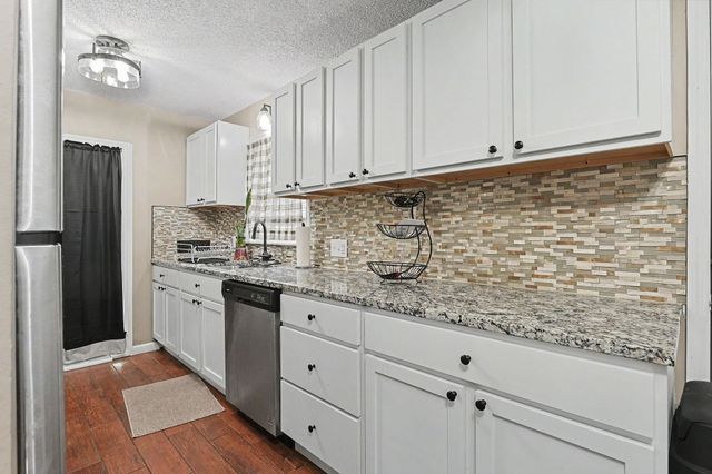 714 W 25th St S, Wichita, KS 67217