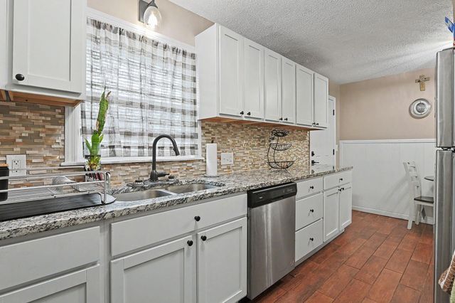 714 W 25th St S, Wichita, KS 67217