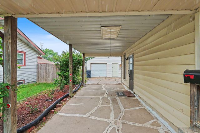 714 W 25th St S, Wichita, KS 67217