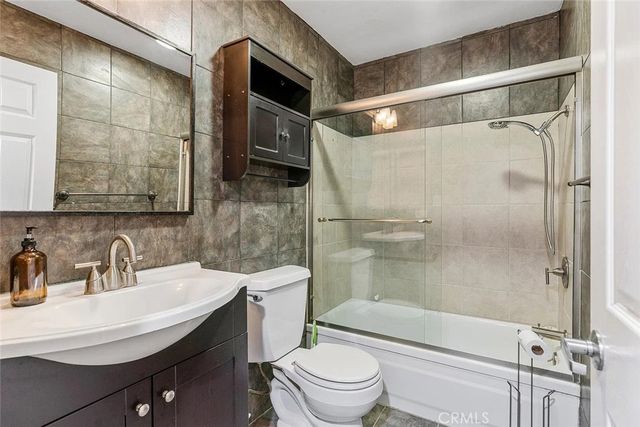 7023 De Celis, Van Nuys, CA 91406