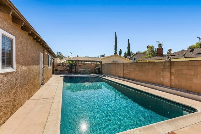 7023 De Celis, Van Nuys, CA 91406
