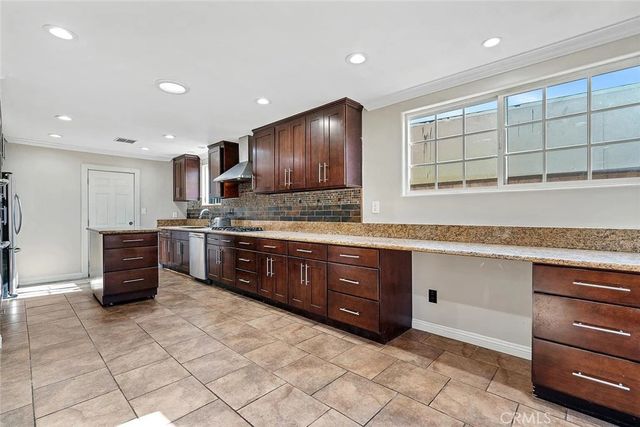 7023 De Celis, Van Nuys, CA 91406