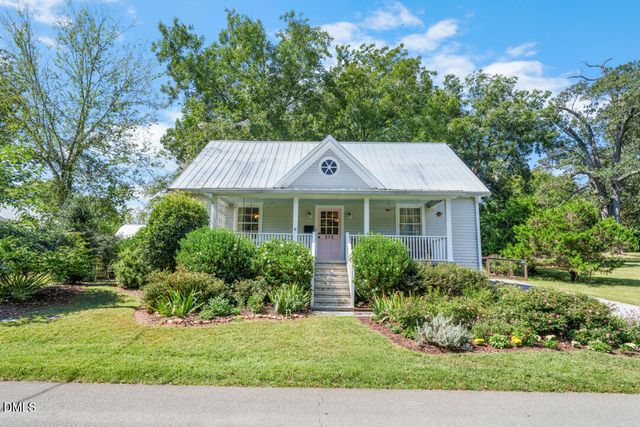 212 S Occoneechee Street, Hillsborough, NC 27278