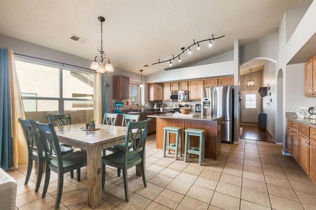 8051 Corn Mountain Place NW, Albuquerque, NM 87114