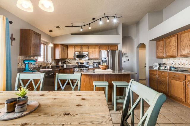 8051 Corn Mountain Place NW, Albuquerque, NM 87114