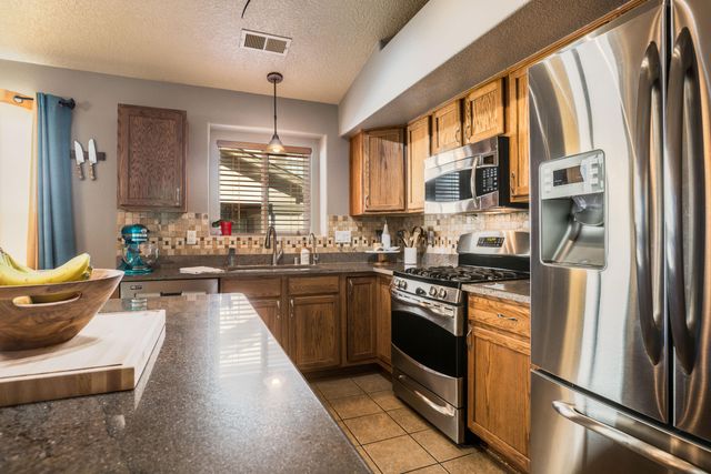 8051 Corn Mountain Place NW, Albuquerque, NM 87114