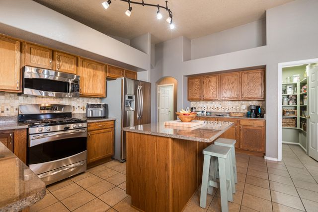 8051 Corn Mountain Place NW, Albuquerque, NM 87114