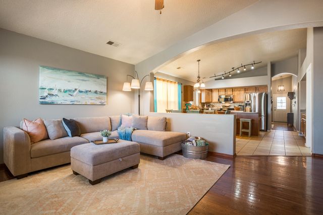 8051 Corn Mountain Place NW, Albuquerque, NM 87114