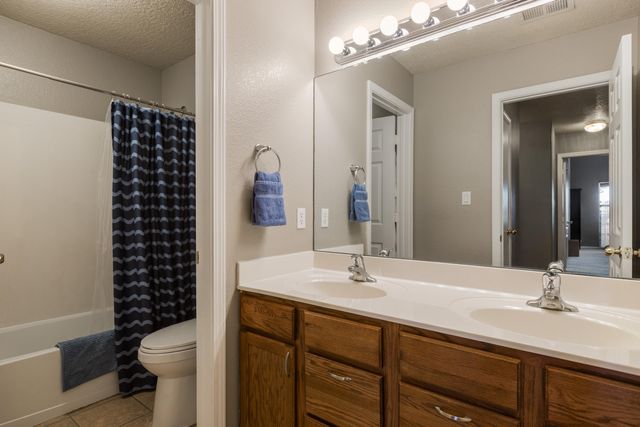 8051 Corn Mountain Place NW, Albuquerque, NM 87114