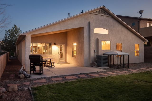 8051 Corn Mountain Place NW, Albuquerque, NM 87114