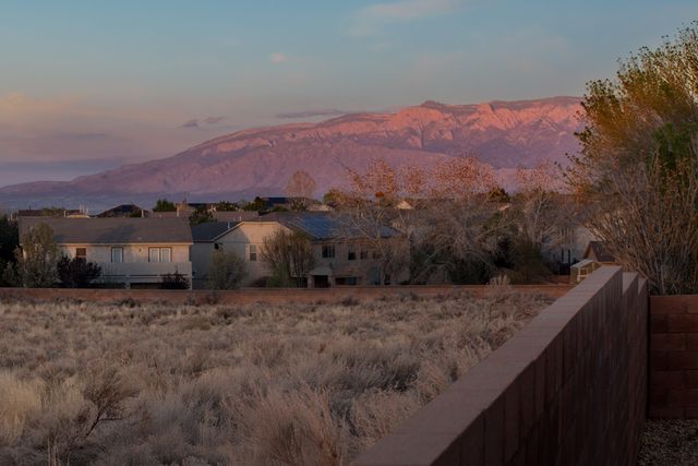 8051 Corn Mountain Place NW, Albuquerque, NM 87114