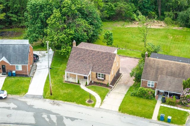136 Harvard Dr, Penn Hills, PA 15235
