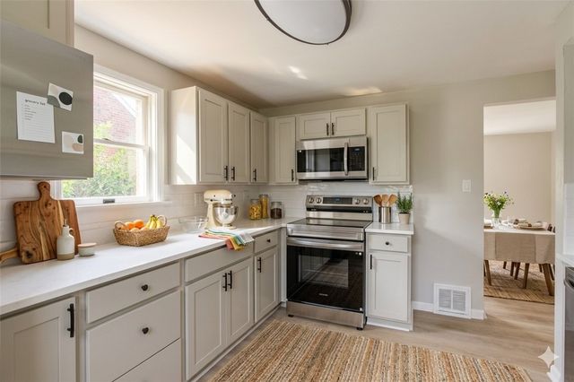 136 Harvard Dr, Penn Hills, PA 15235