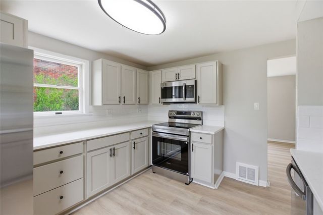 136 Harvard Dr, Penn Hills, PA 15235
