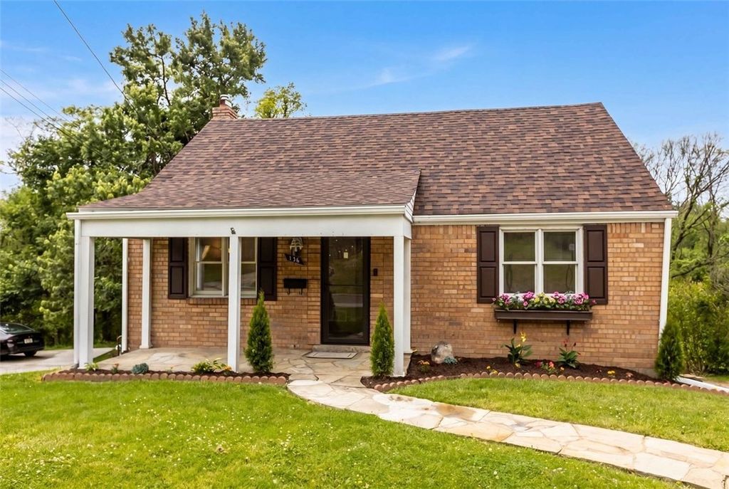 136 Harvard Dr, Penn Hills, PA 15235