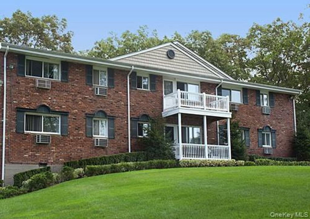 457 Lincoln Boulevard 4-2H, Hauppauge, NY 11788