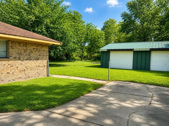 5164 County Road 181, Alvin, TX 77511