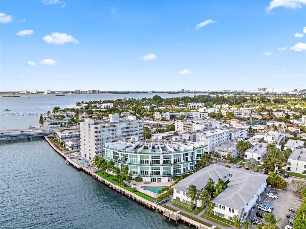 2000 Bay Dr 204, Miami Beach, FL 33141