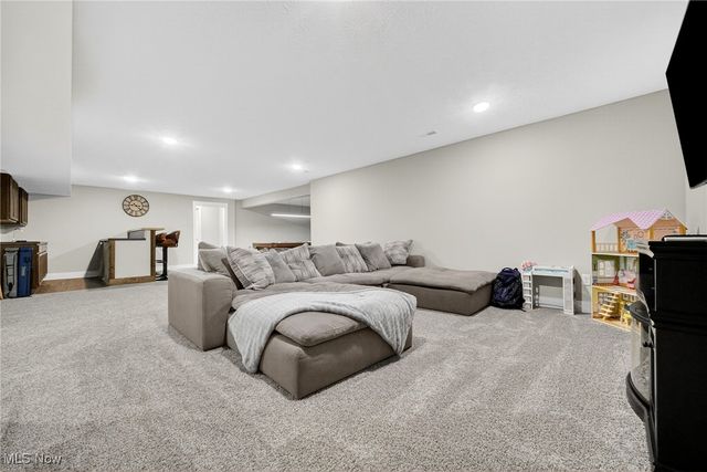 8960 Leatherleaf Drive, Columbia Station, OH 44028